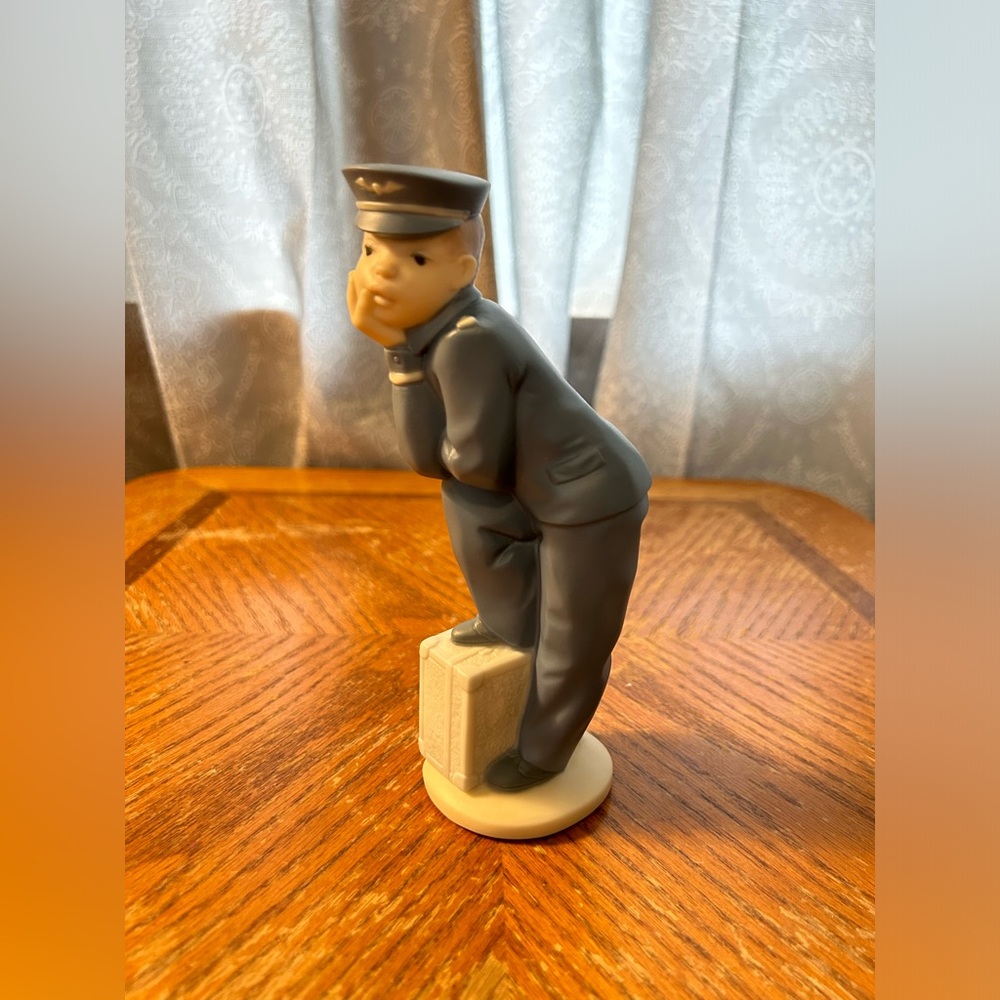 Vintage 1991 Golden Memories Lladro Daisa Handmade in Spain Pilot Figurine
